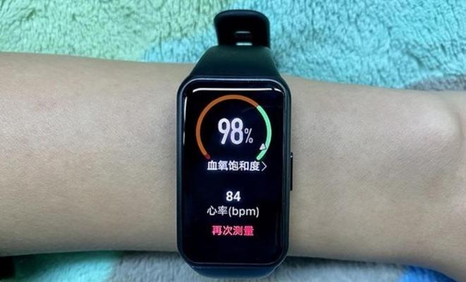 華為領銜最多不超300塊！這三款智能手環(huán)帶血氧檢測功能(圖2)