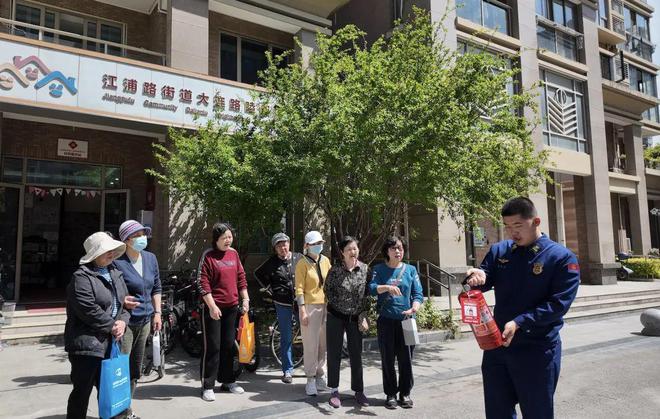 學(xué)消防知識 長消防技能 他們成為家門口的安全守護神(圖2)